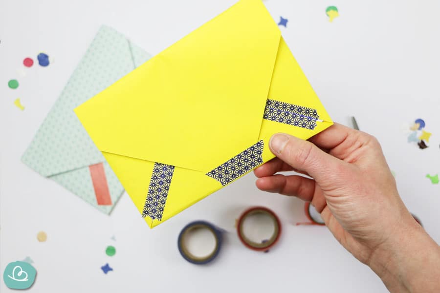 Briefumschlag aus A4 falten: einfaches Kuvert basteln - Wunderbunt.de