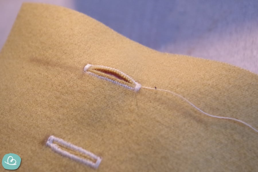 Knopfloch nähen: Anleitung per Hand und Nähmaschine | Wunderbunt.de
