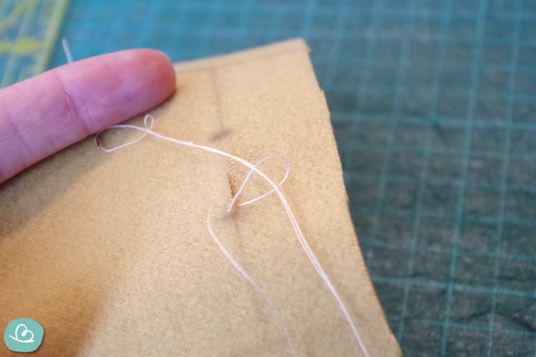 Knopfloch nähen Anleitung per Hand und Nähmaschine Wunderbunt.de