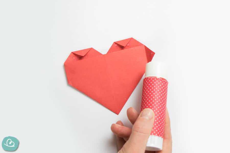 Herz aus Papier falten: Origami-Anleitung + DIY-Ideen - Wunderbunt.de