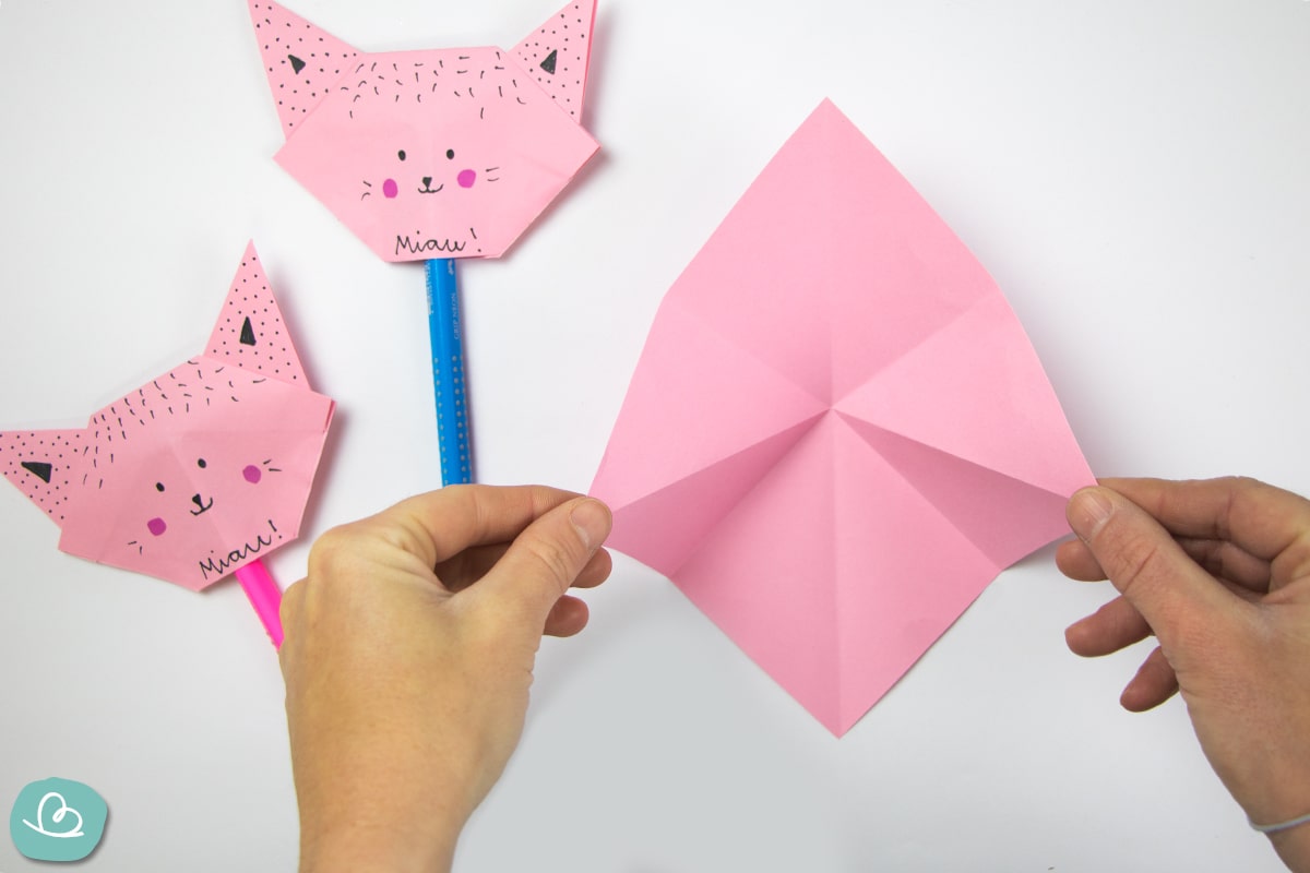 Katze aus Papier falten: Origami-Anleitung