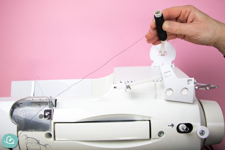 Nähmaschine Oberfaden Verbindet Sich Nicht Mit Unterfaden Nähmaschine: Oberfaden einfädeln mit Video - Wunderbunt.de