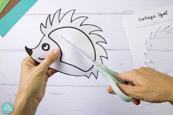 Igel Fensterbild mit Kindern basteln | PDF-Vorlage - Wunderbunt.de