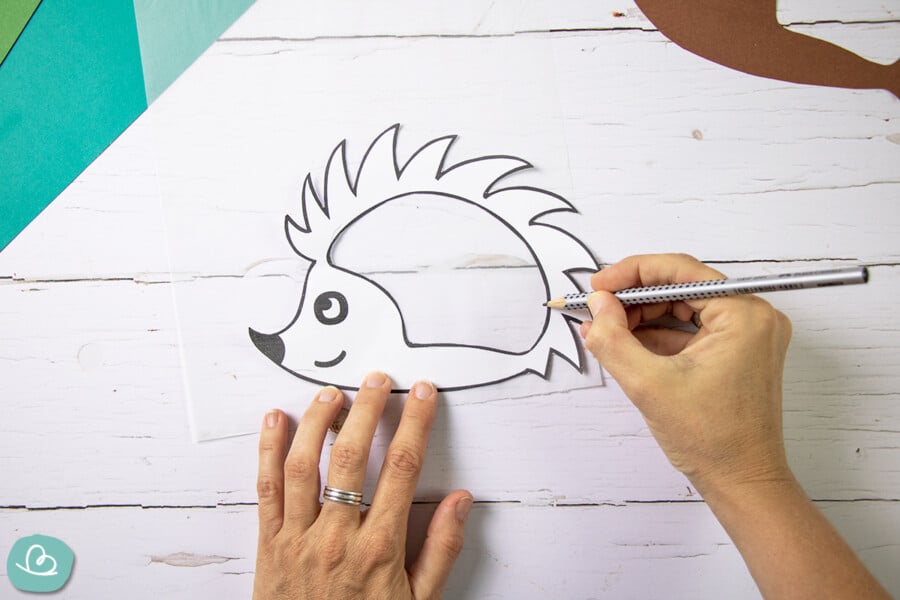 Igel Fensterbild mit Kindern basteln | PDF-Vorlage - Wunderbunt.de