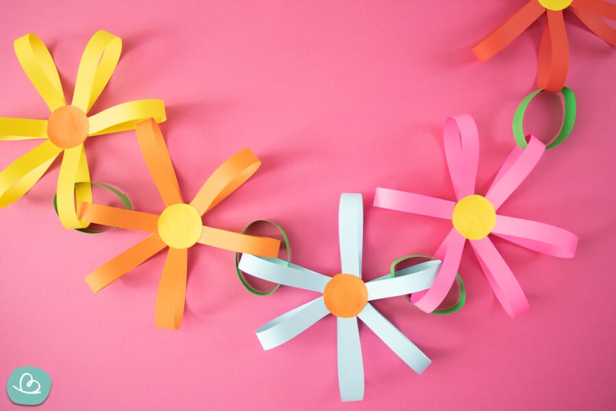 Blumengirlande basteln | Anleitung für eine Blumenkette - Wunderbunt.de