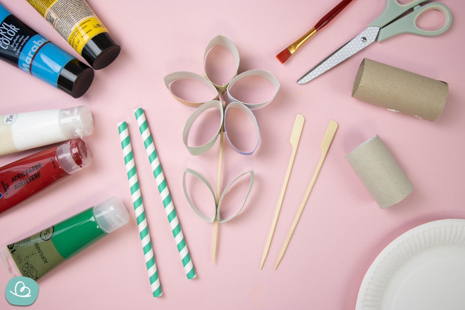 Blume aus Klopapierrollen basteln | einfache Idee - Wunderbunt.de