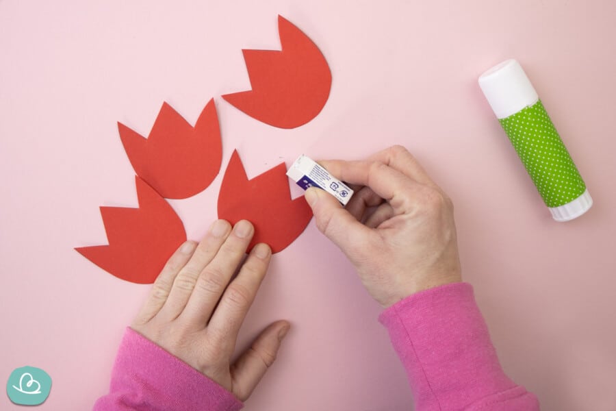 Tulpe aus Papier basteln | Anleitung mit Vorlage - Wunderbunt.de