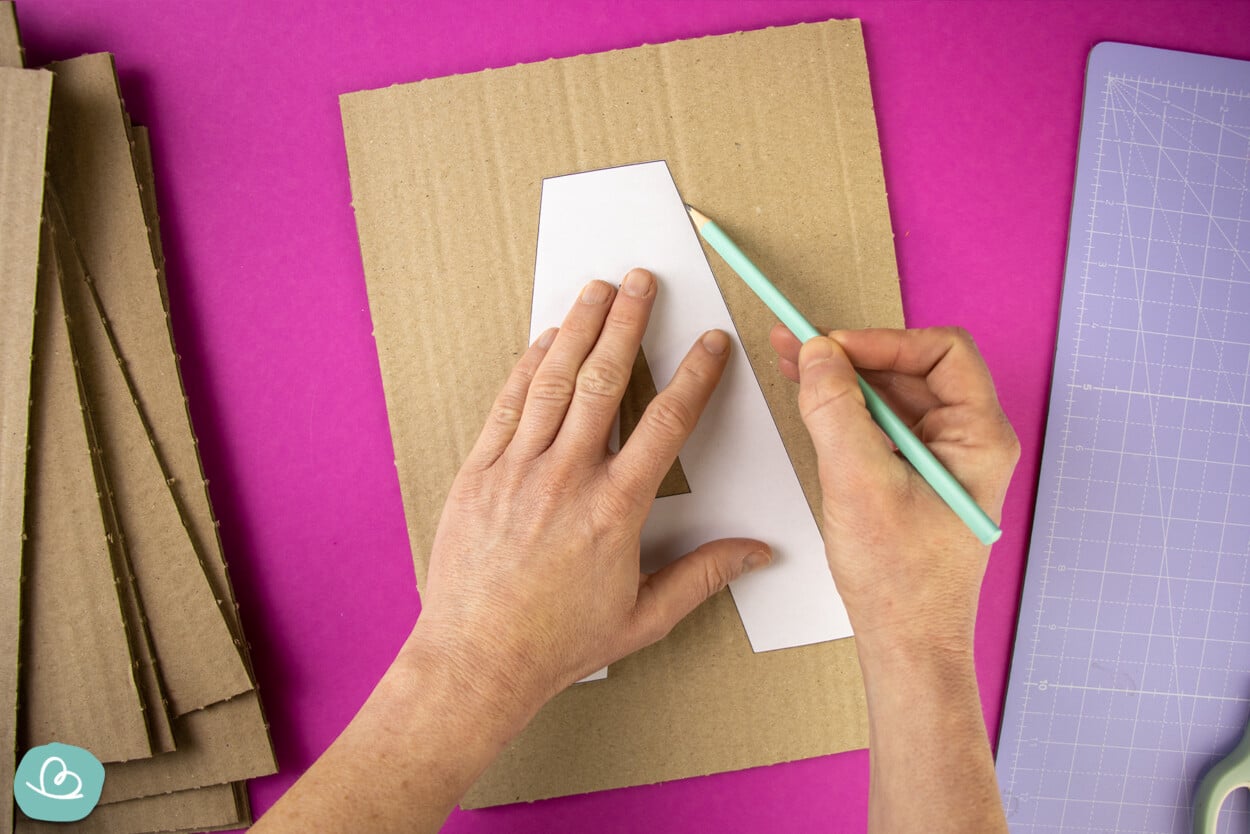  Buchstaben aus Pappe 