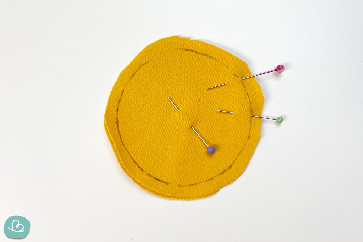 10 Stück Stoffblumen-Broschen - 6cm Durchmesser Mit Perle - Für Hochzeiten & DIY Dekoration