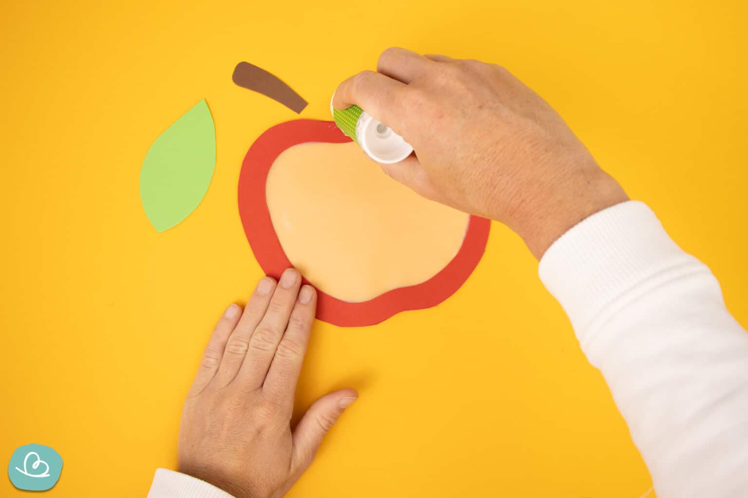 Apfel basteln + Fensterbild Vorlage zum Ausdrucken - Wunderbunt.de
