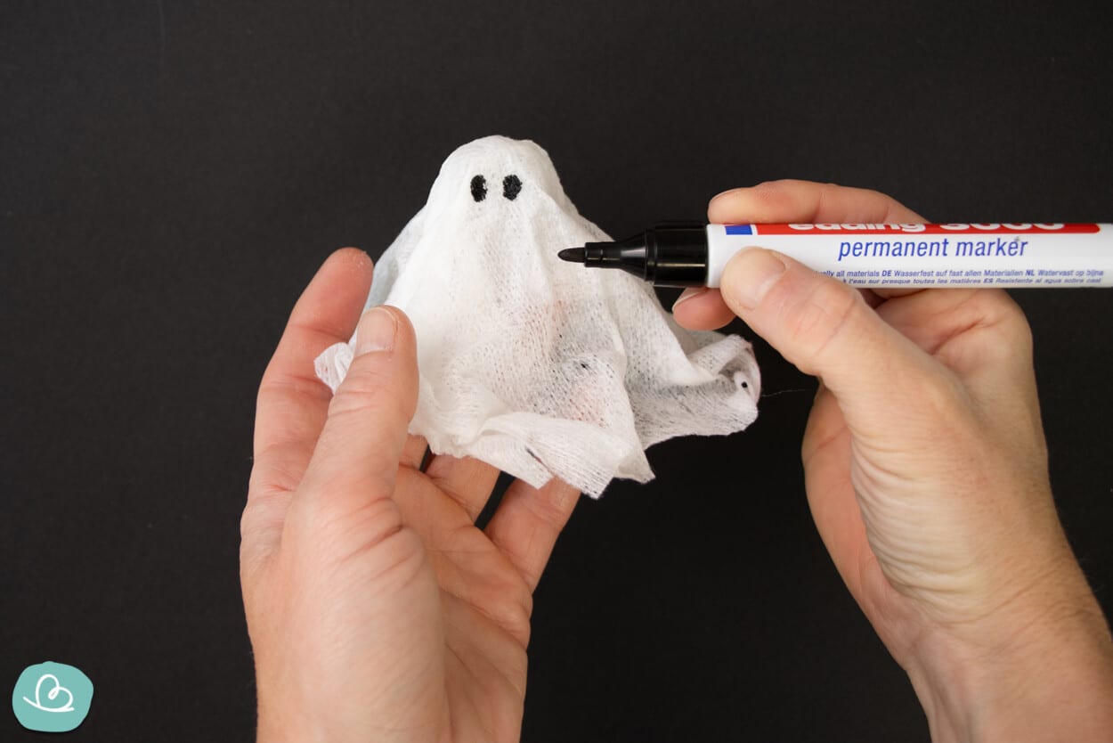 Gespenster basteln | einfache Anleitung für Halloween-Geister ...