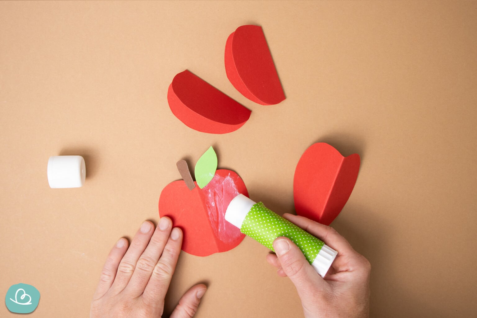 Herbst-Apfel basteln | Anleitung mit Vorlage zum Ausdrucken - Wunderbunt.de