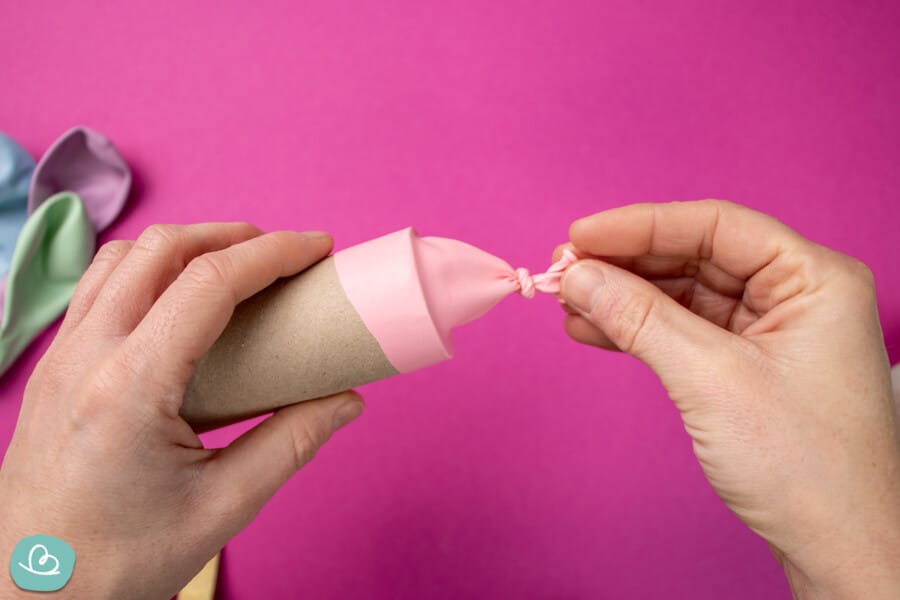 Konfettikanonen basteln | Einfache Anleitung aus Klopapierrollen ...