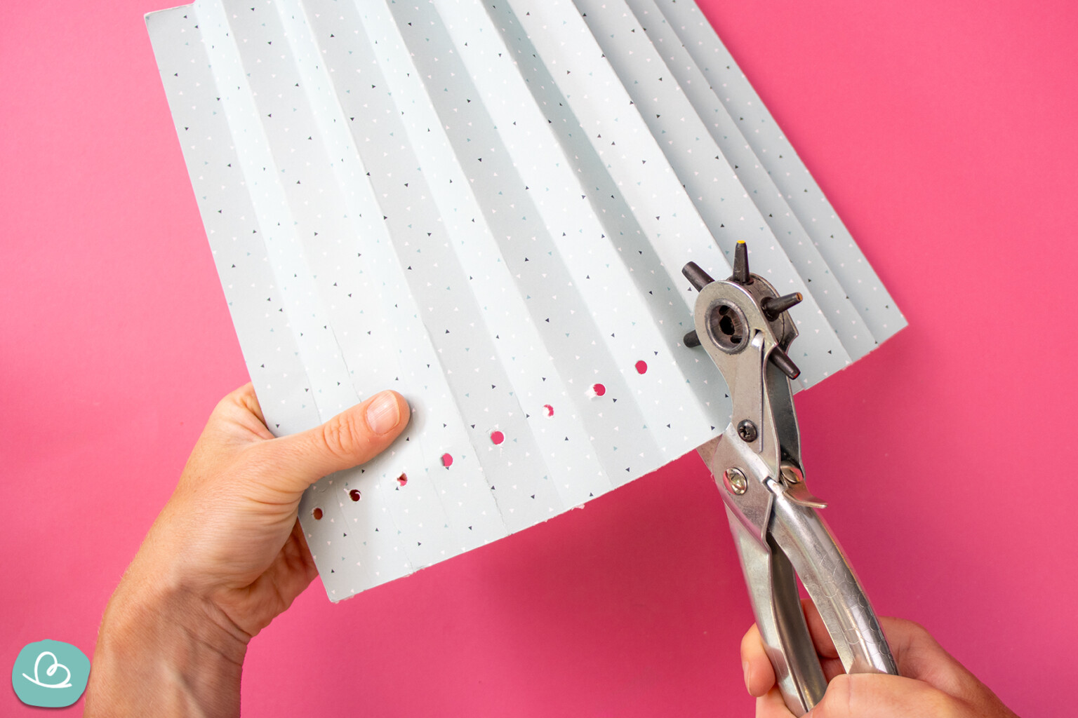 Papierfächer falten | DIY-Anleitung für ein Fächer aus Papier ...