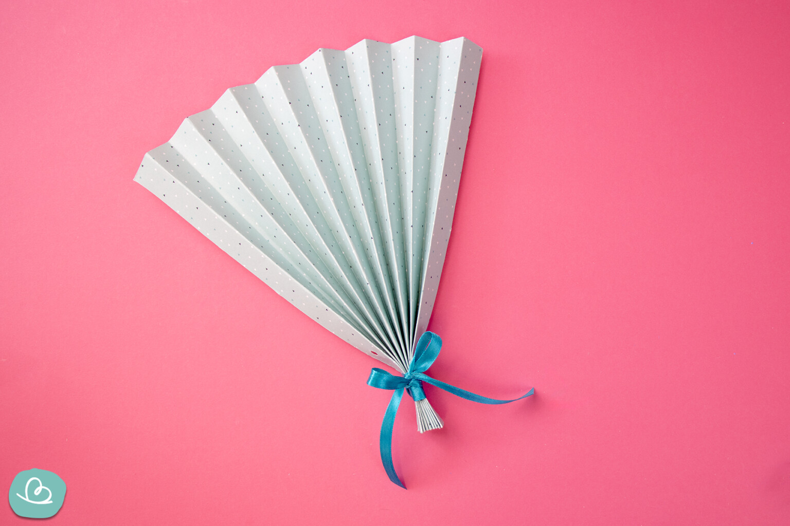 Papierfächer falten | DIY-Anleitung für ein Fächer aus Papier ...