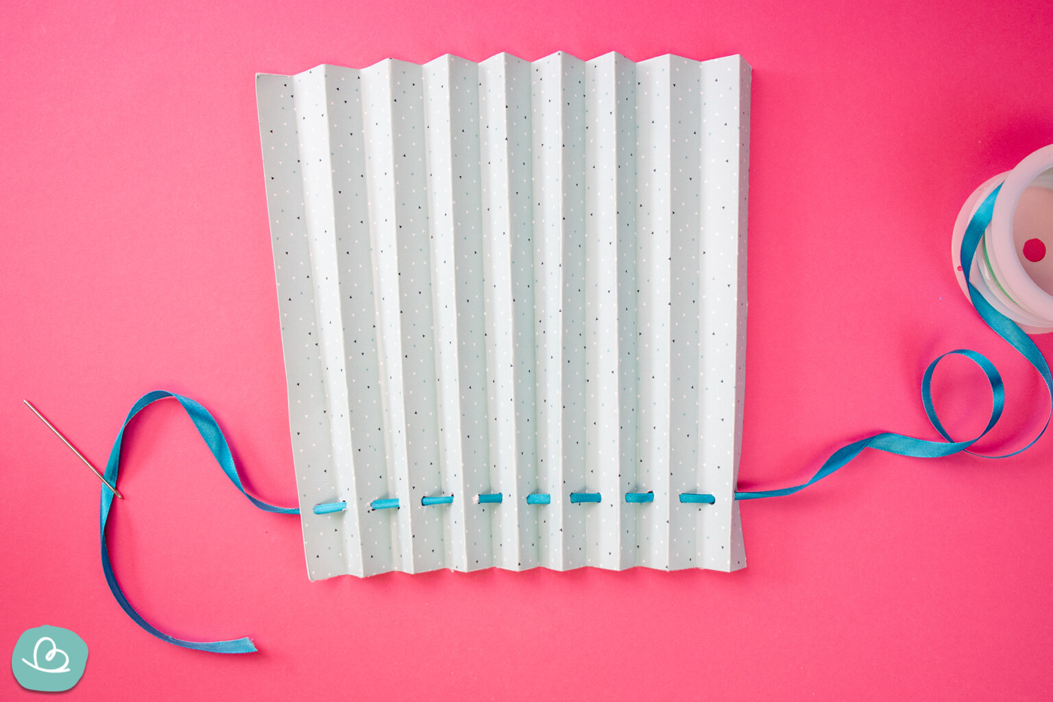Papierfächer falten | DIY-Anleitung für ein Fächer aus Papier ...