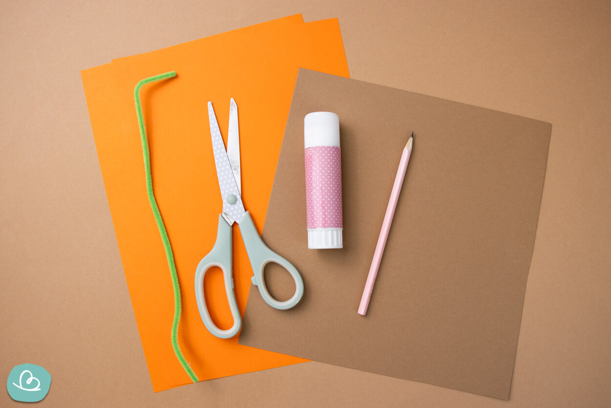 Kürbis basteln | Einfache Anleitung für einen 3-D Kürbis - Wunderbunt.de