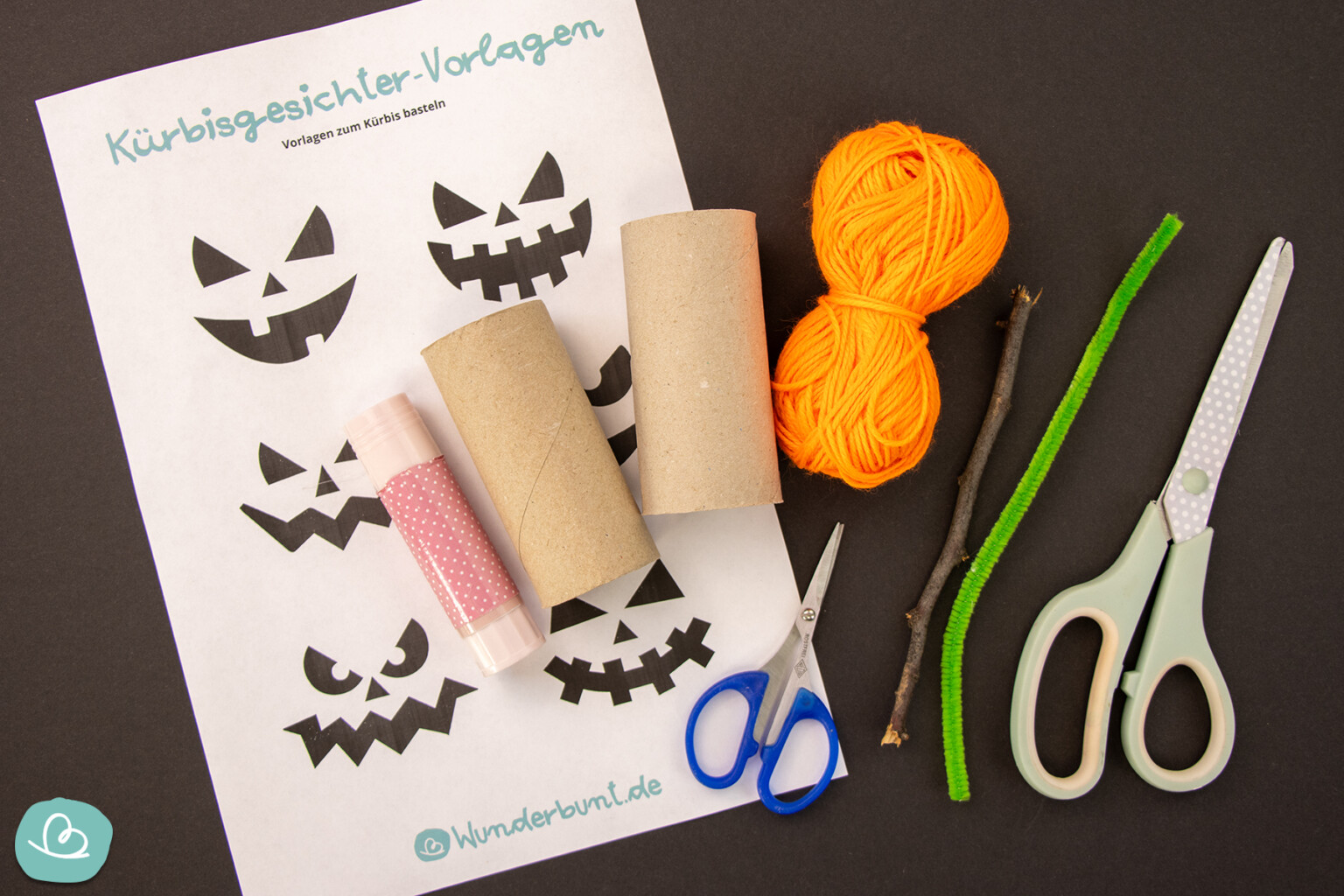 Kürbis selber basteln | DIY Halloween-Kürbis mit Vorlage - Wunderbunt.de