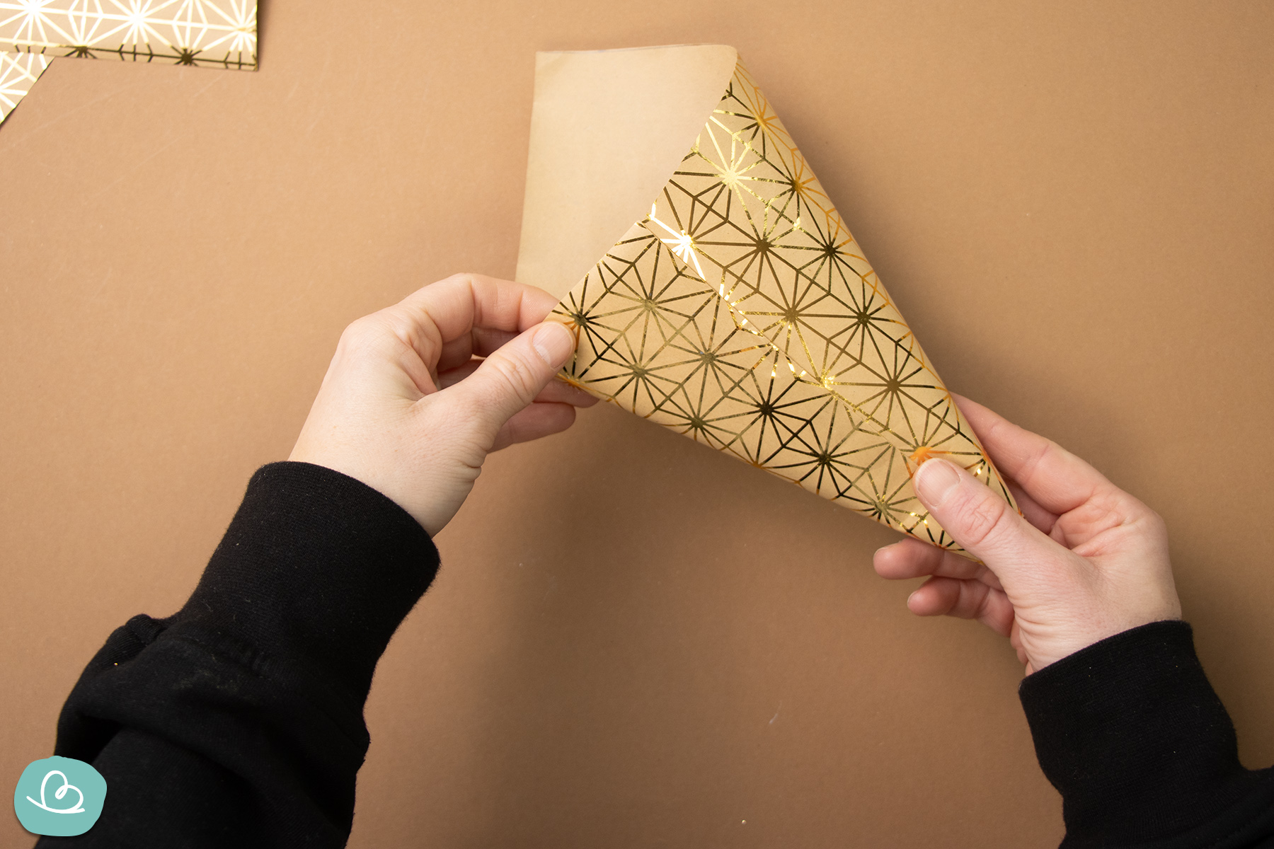 Spitztüte basteln | Einfache Anleitung für eine Papiertüte - Wunderbunt.de