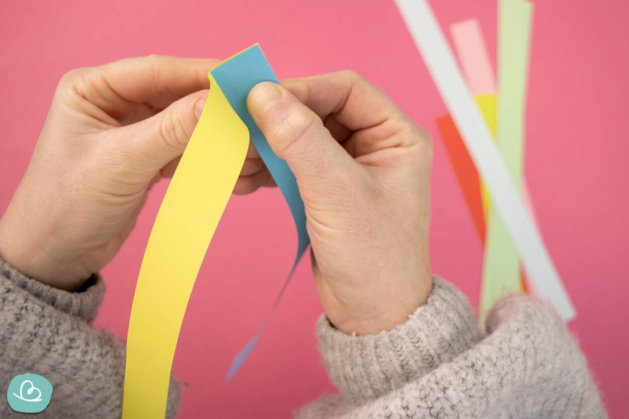 Faltanleitung mit Papierstreifen