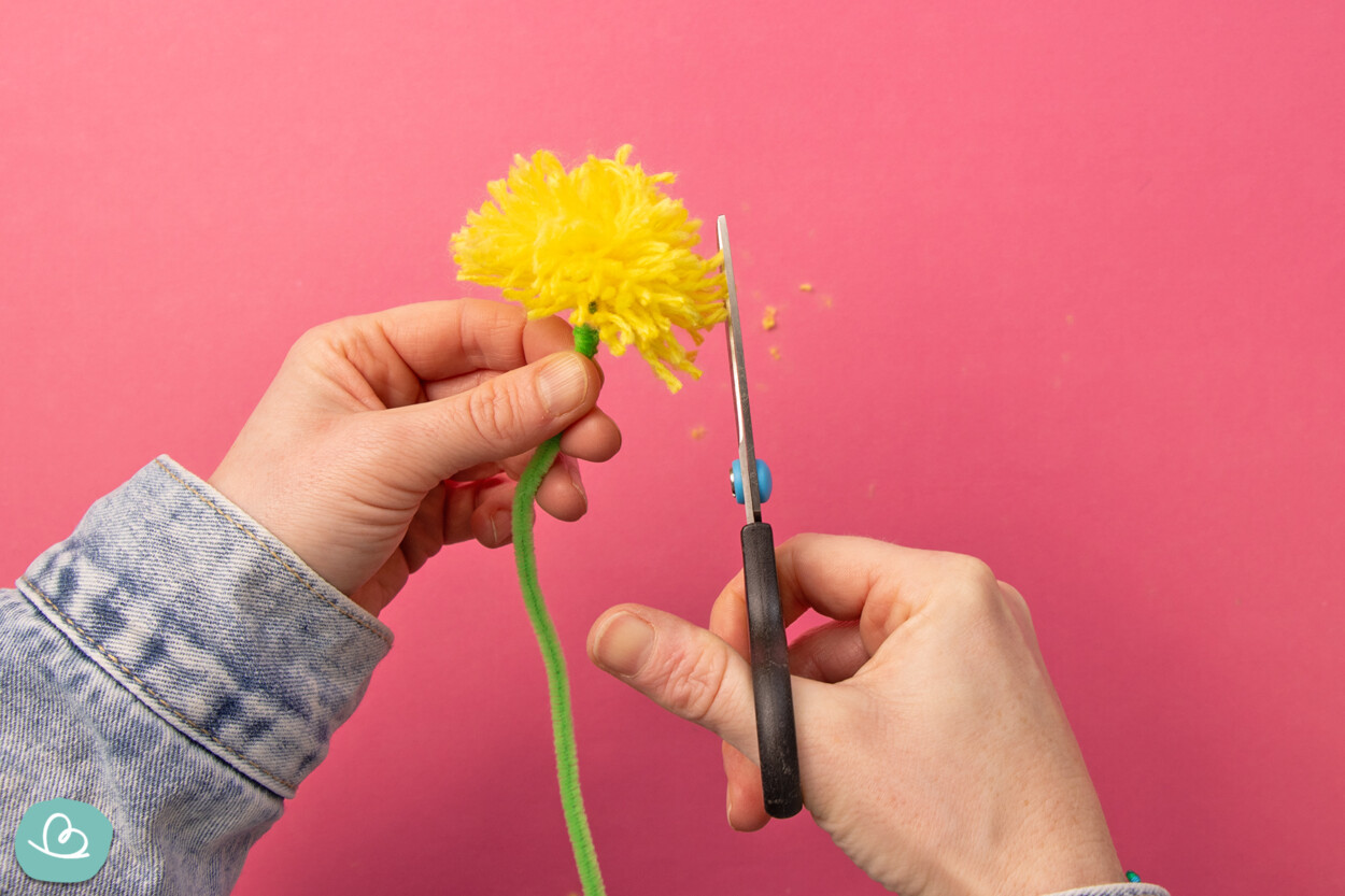 Pompom Blume aus Wolle und Gabel basteln