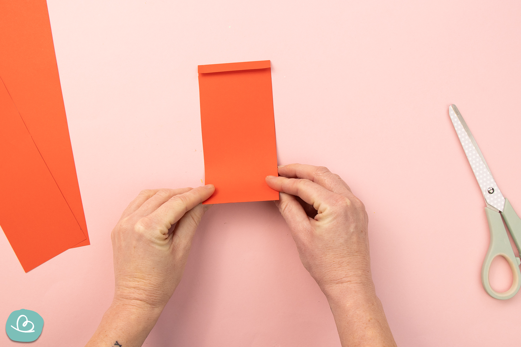 LIQWEI Herz Girlande 4x4m - Weiße Papierbanner Für Hochzeit & Valentinstag