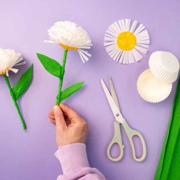 Blume aus Muffinförmchen basteln