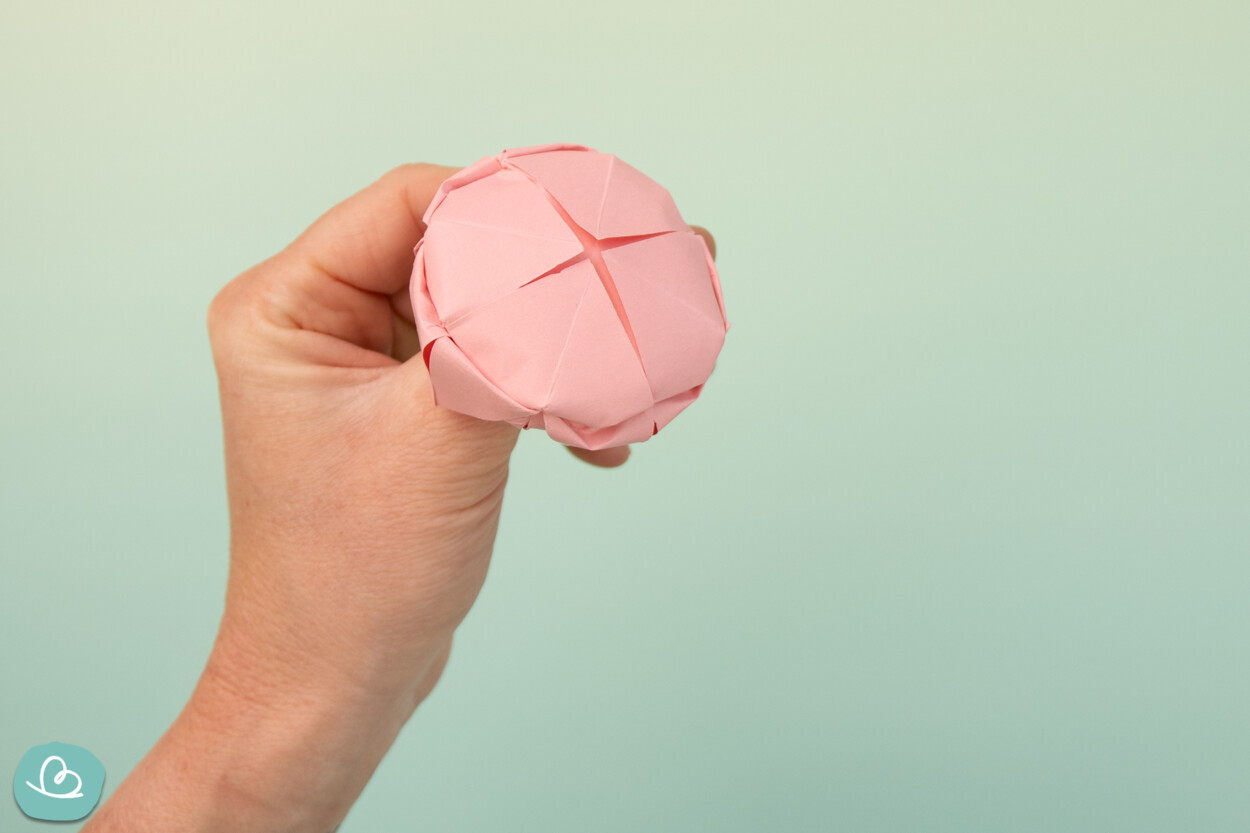 Rückseite einer Lotusblüte aus Papier