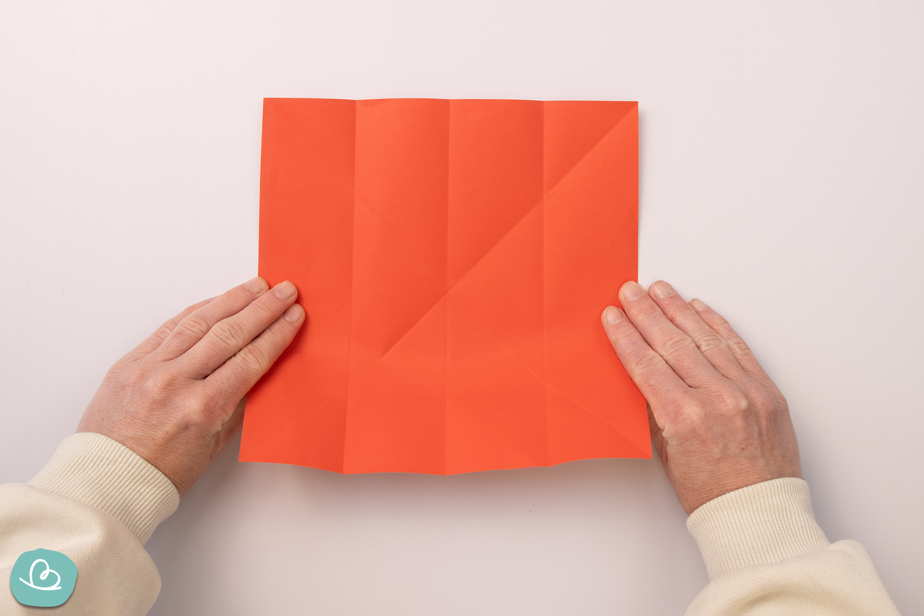 Origami Papier in der Mitte falten