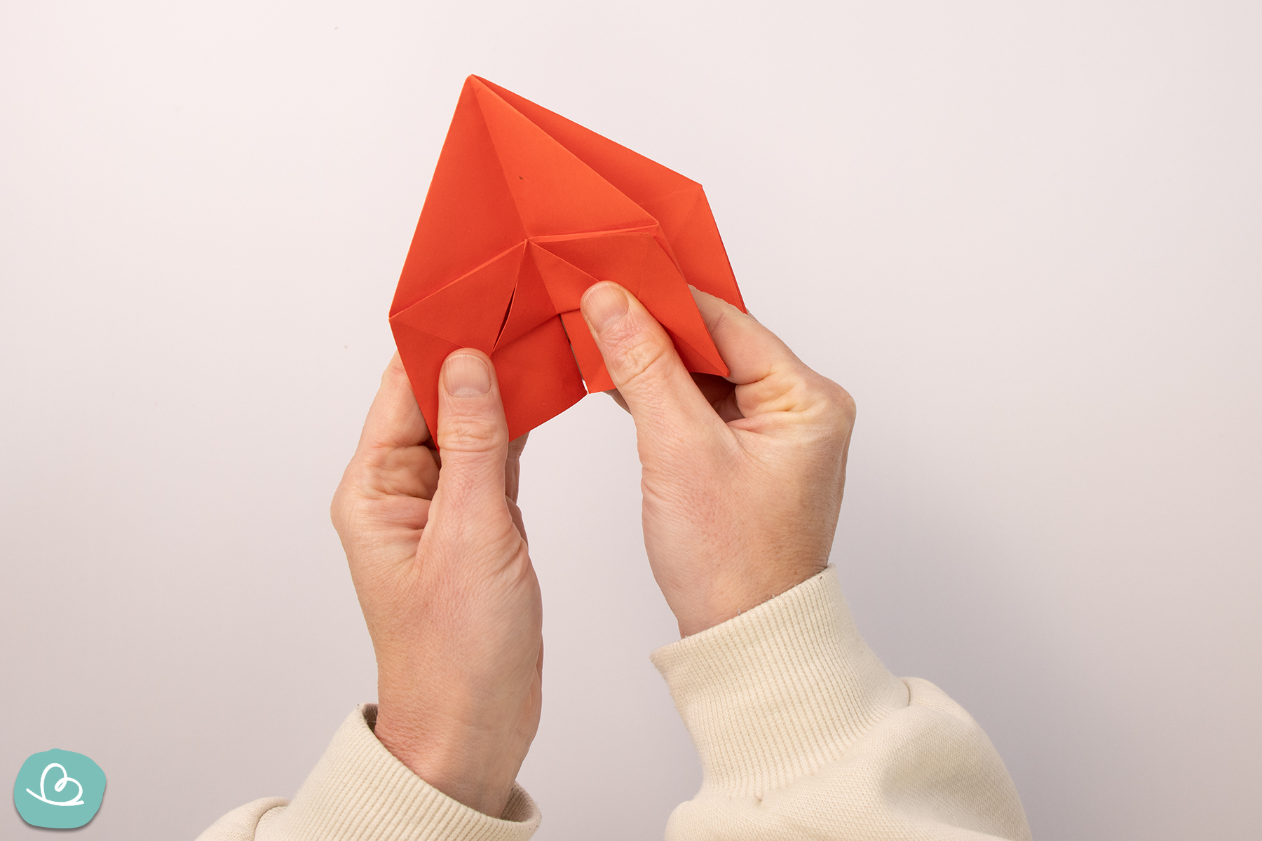 Origami Papier falten mit den Händen