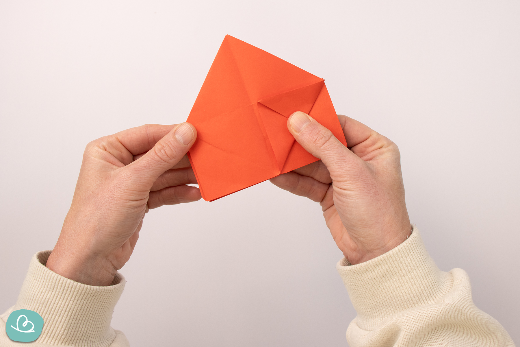 Rotes Origami papier falten