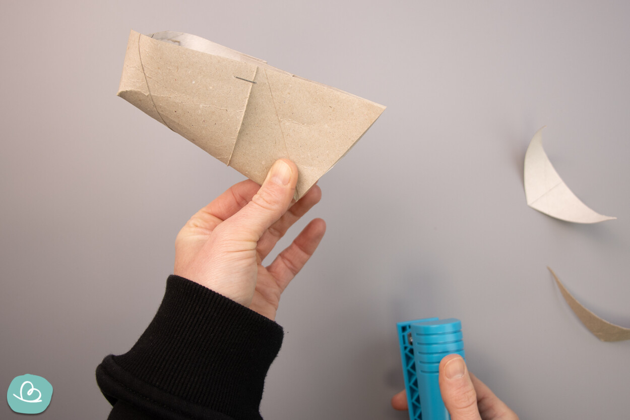 Schiff aus Klopapierrollen basteln