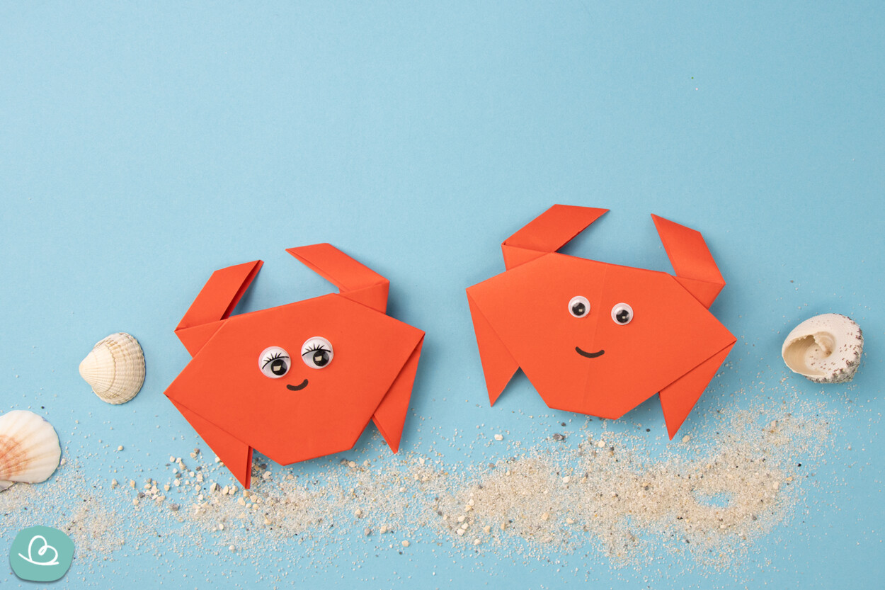 Fertiger Origami Krebs aus rotem Papier – kreative Bastelidee für Kinder