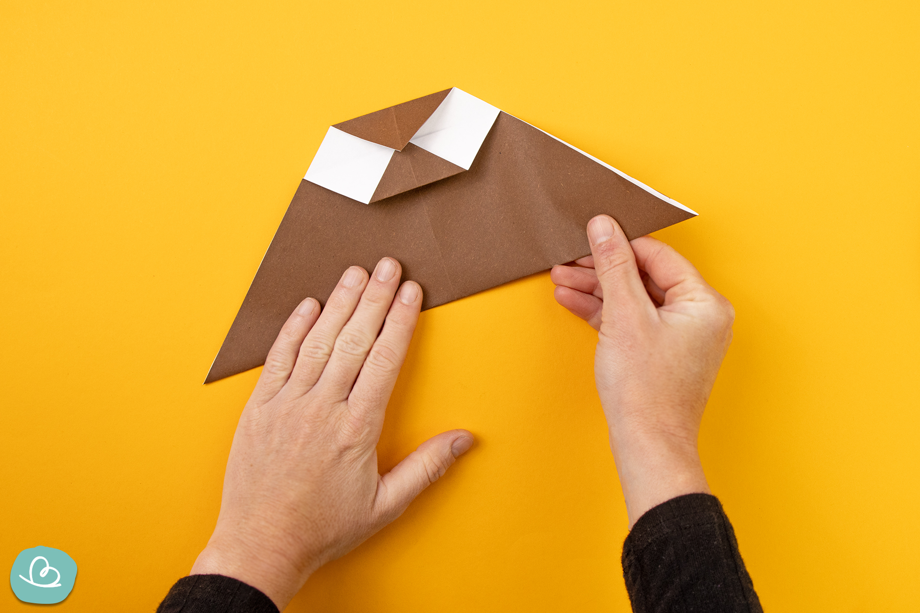 Origami-Eulen Flügel falten