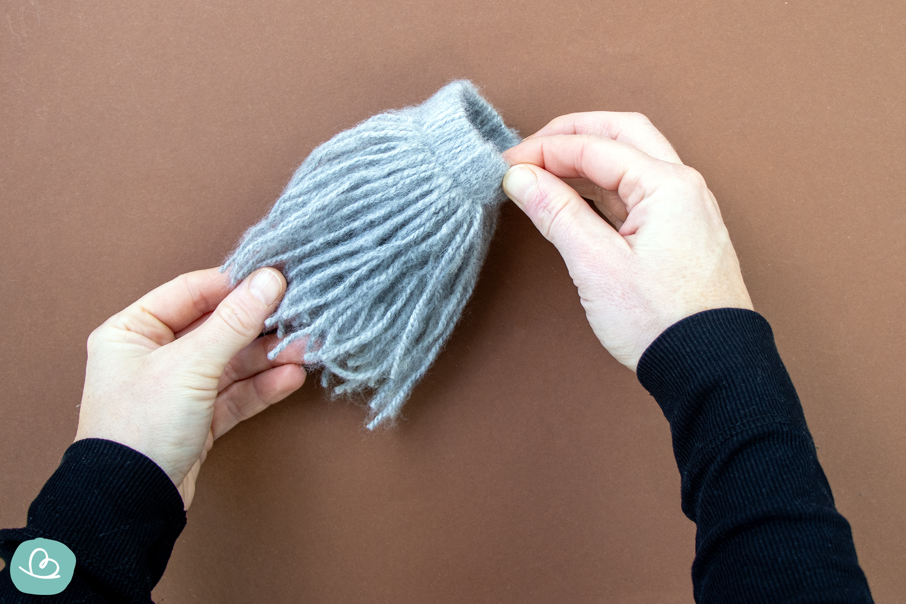 Wollfäden nach unten ausrichten