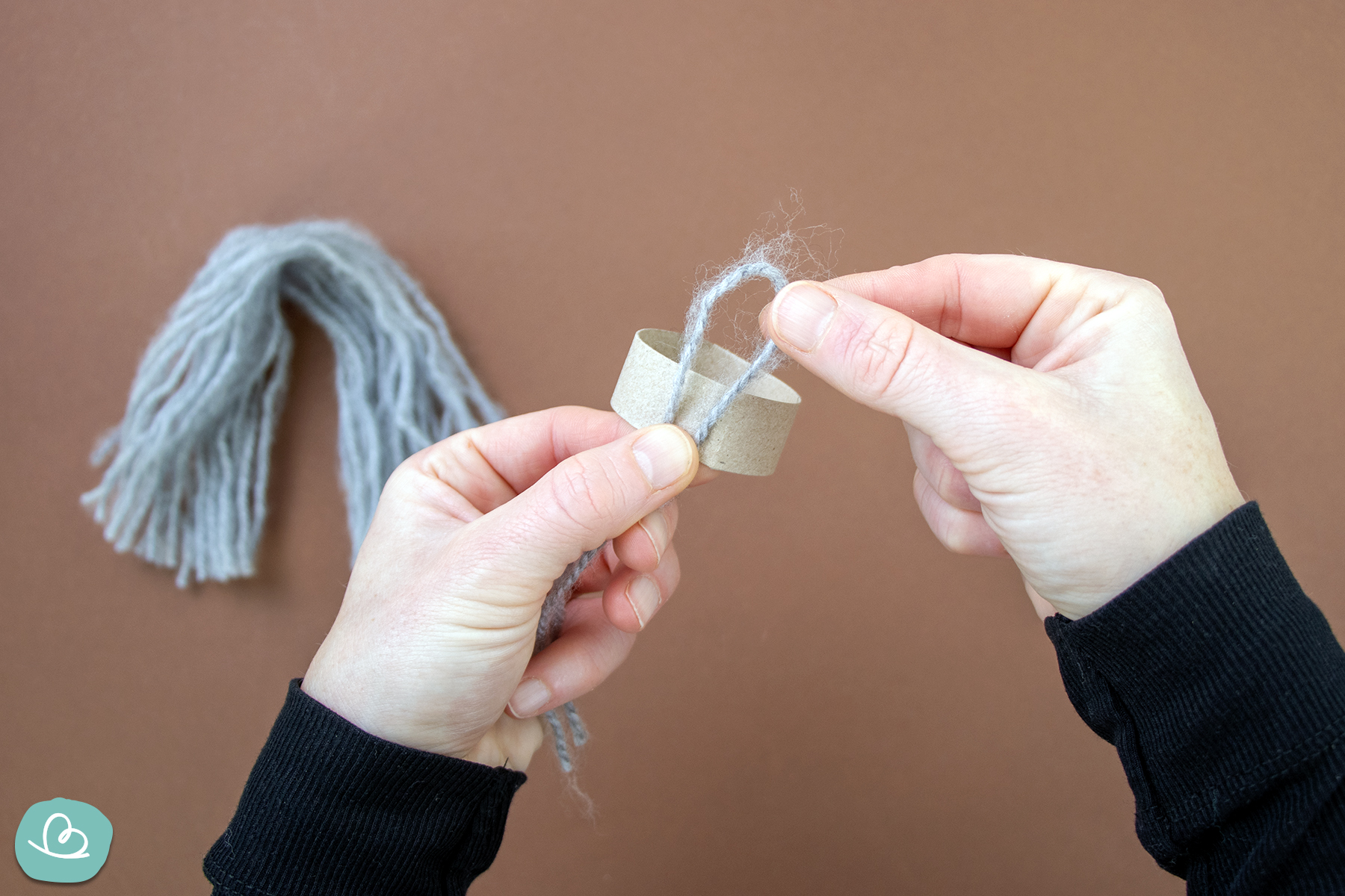 Wollfaden zur Schleife binden