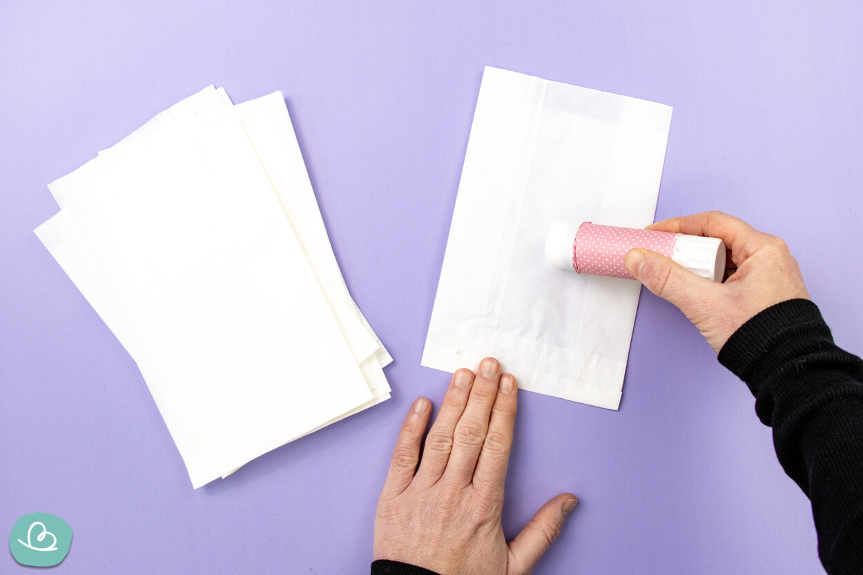 Klebefläche bestreichen