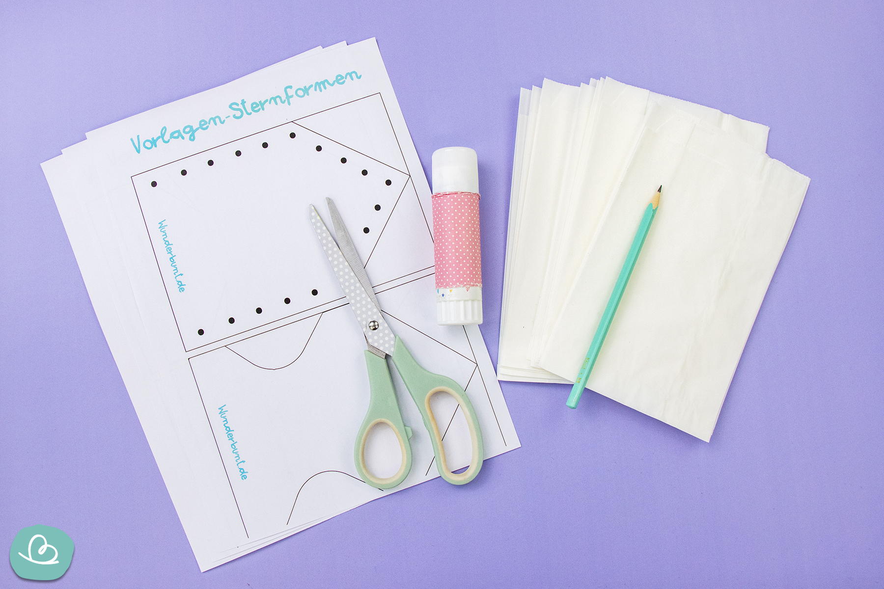 Sterne aus Butterbrotpapier basteln. Material zum Basteln.