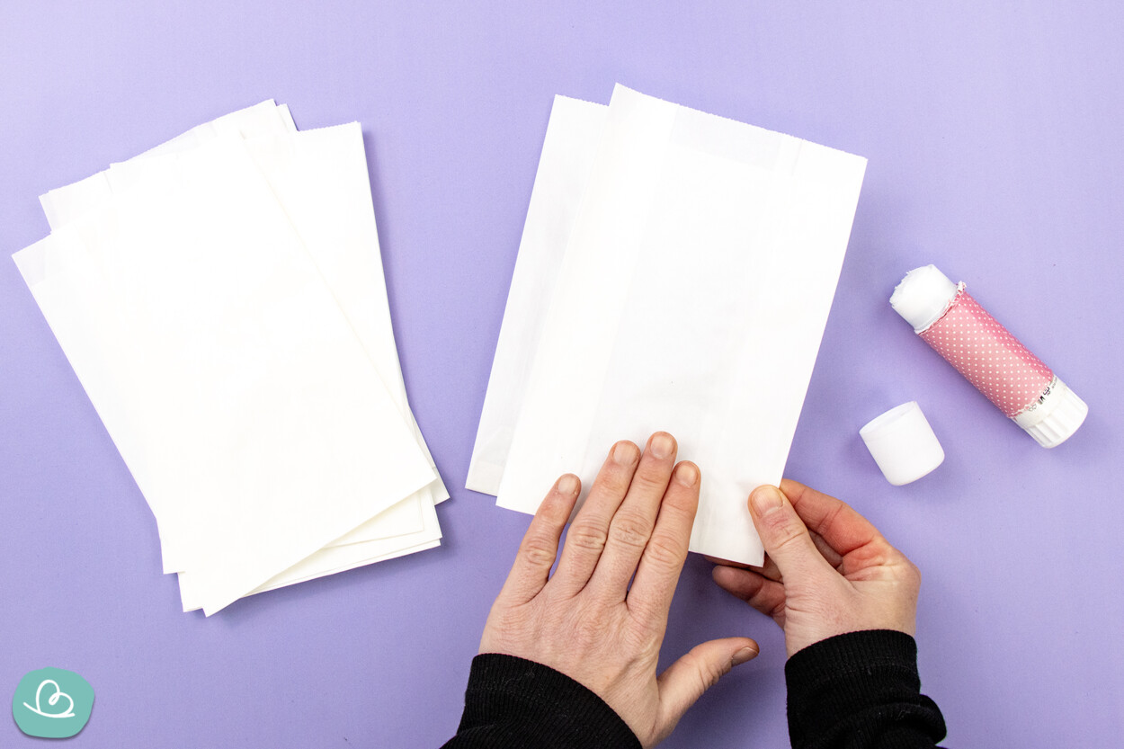 Butterbrottüten zusammen kleben