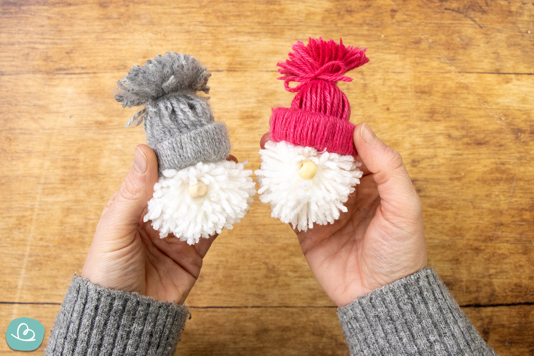 Weihnachtswichtel mit Mini-Mütze aus Wolle