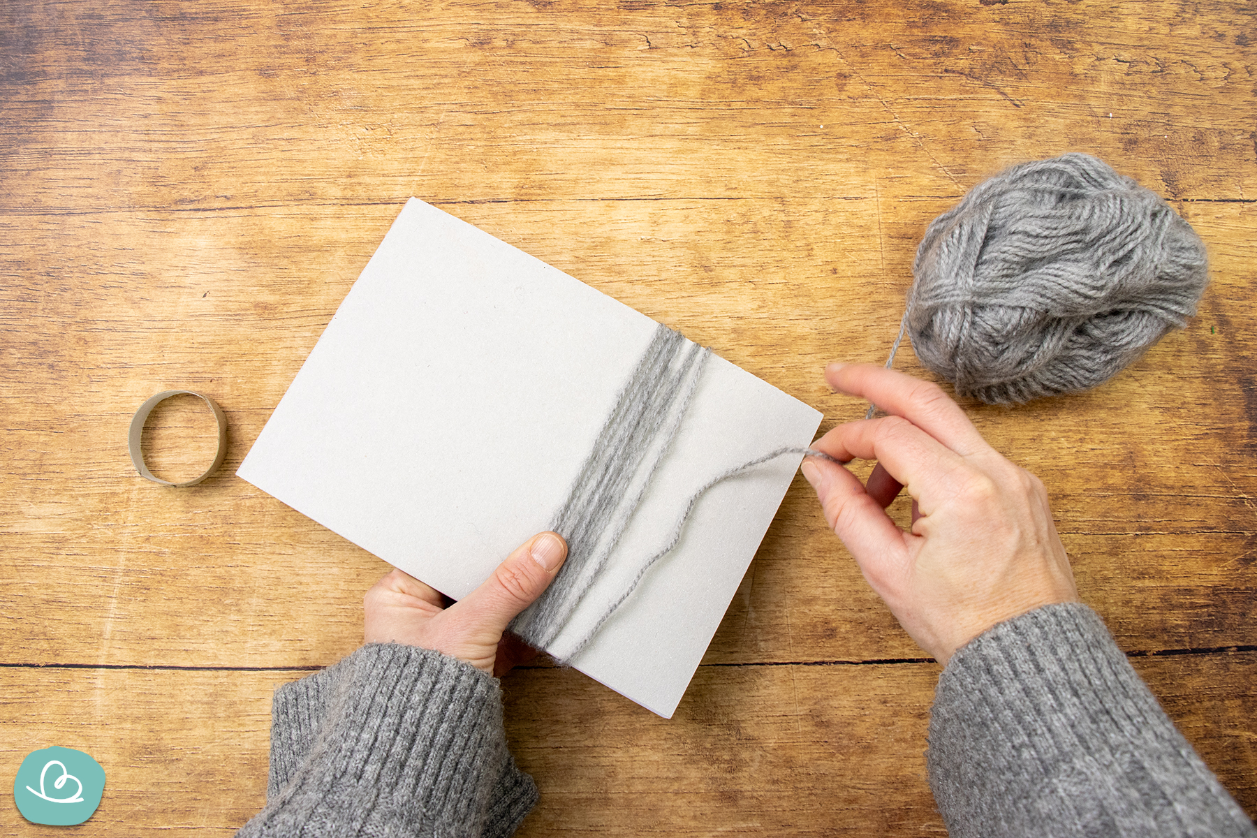 Wolle auf Pappe aufwickeln