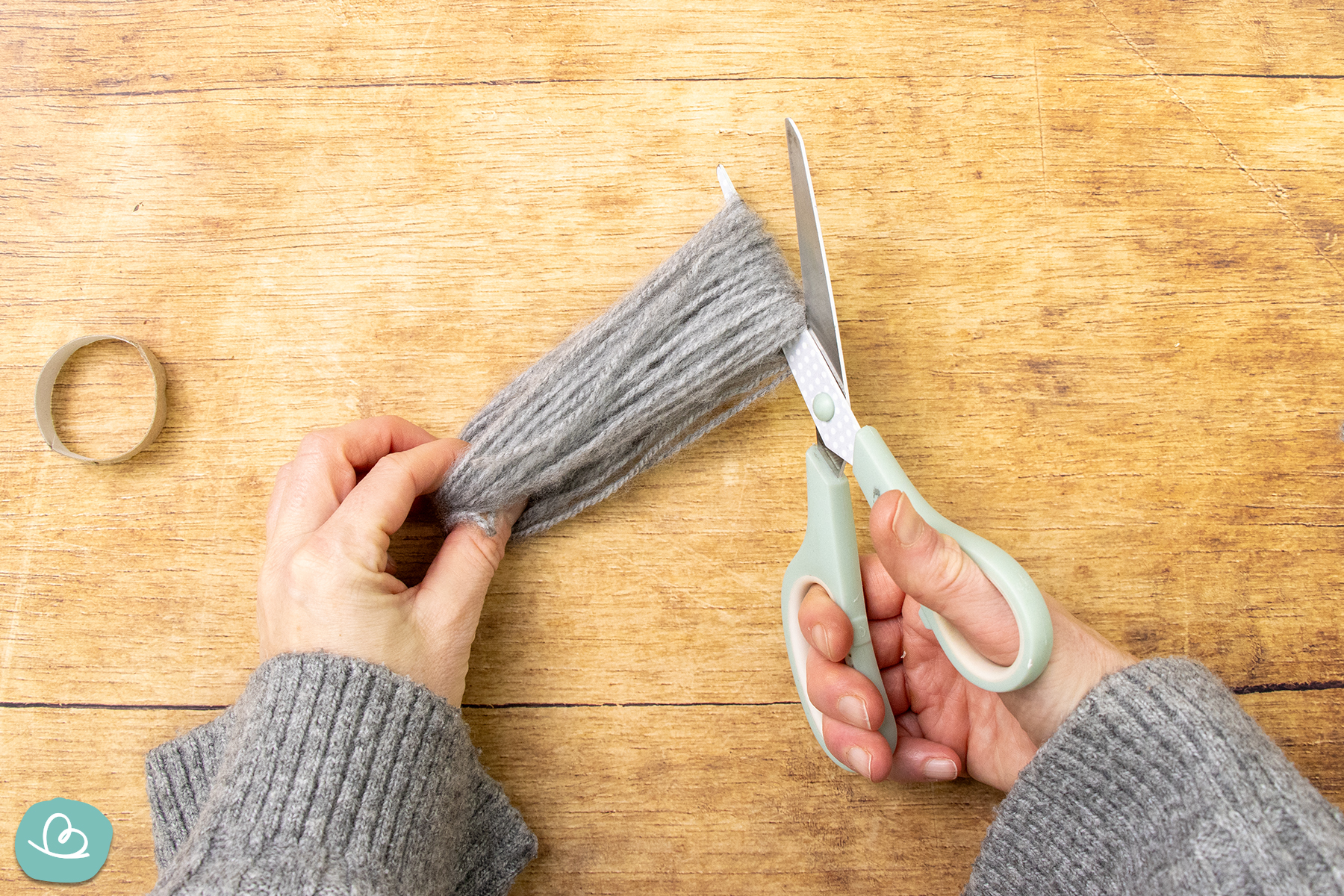 Wollknäuel auseinander schneiden
