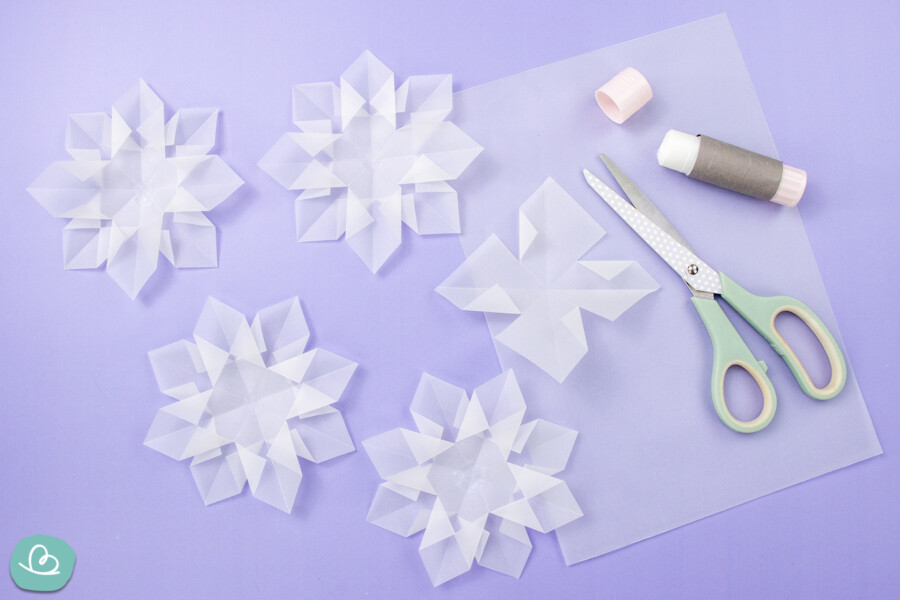 Faltsterne aus Transparentpapier basteln