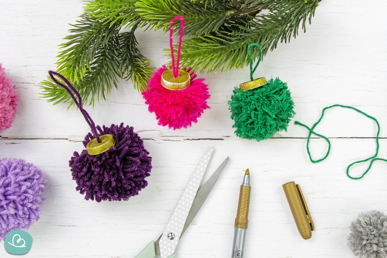 Weihnachtskugeln aus Wolle basteln