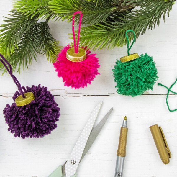Weihnachtskugeln aus Wolle basteln