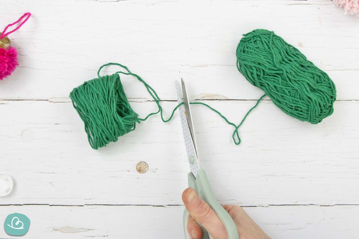 Wollfaden abschneiden