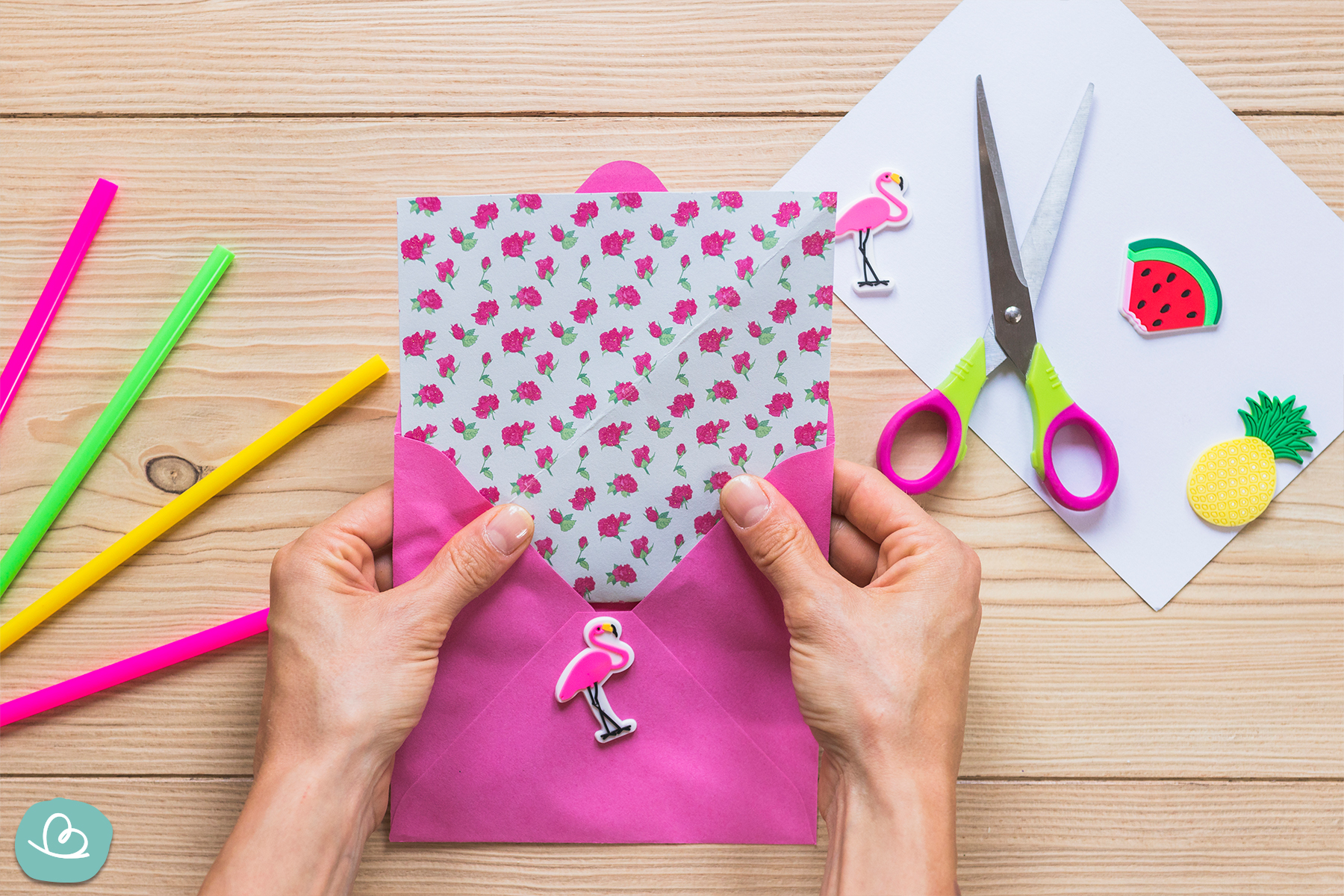 Briefumschlag mit Stickern bekleben