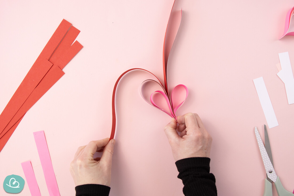 Herz basteln aus Papierstreifen